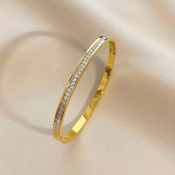 RhinestoneStudedBracelet