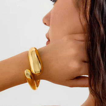 Water Drop Shaped Spring Bracelet