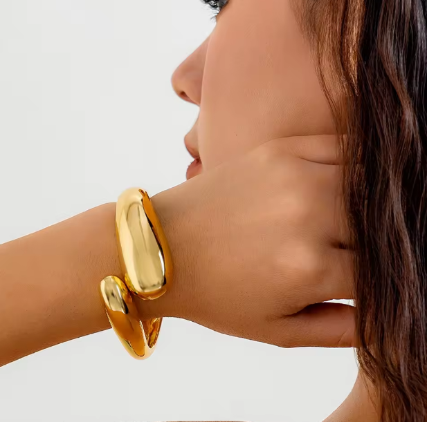 Water Drop Shaped Spring Bracelet - Image 2