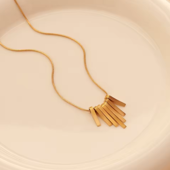 Irregular Square Pendant Necklace